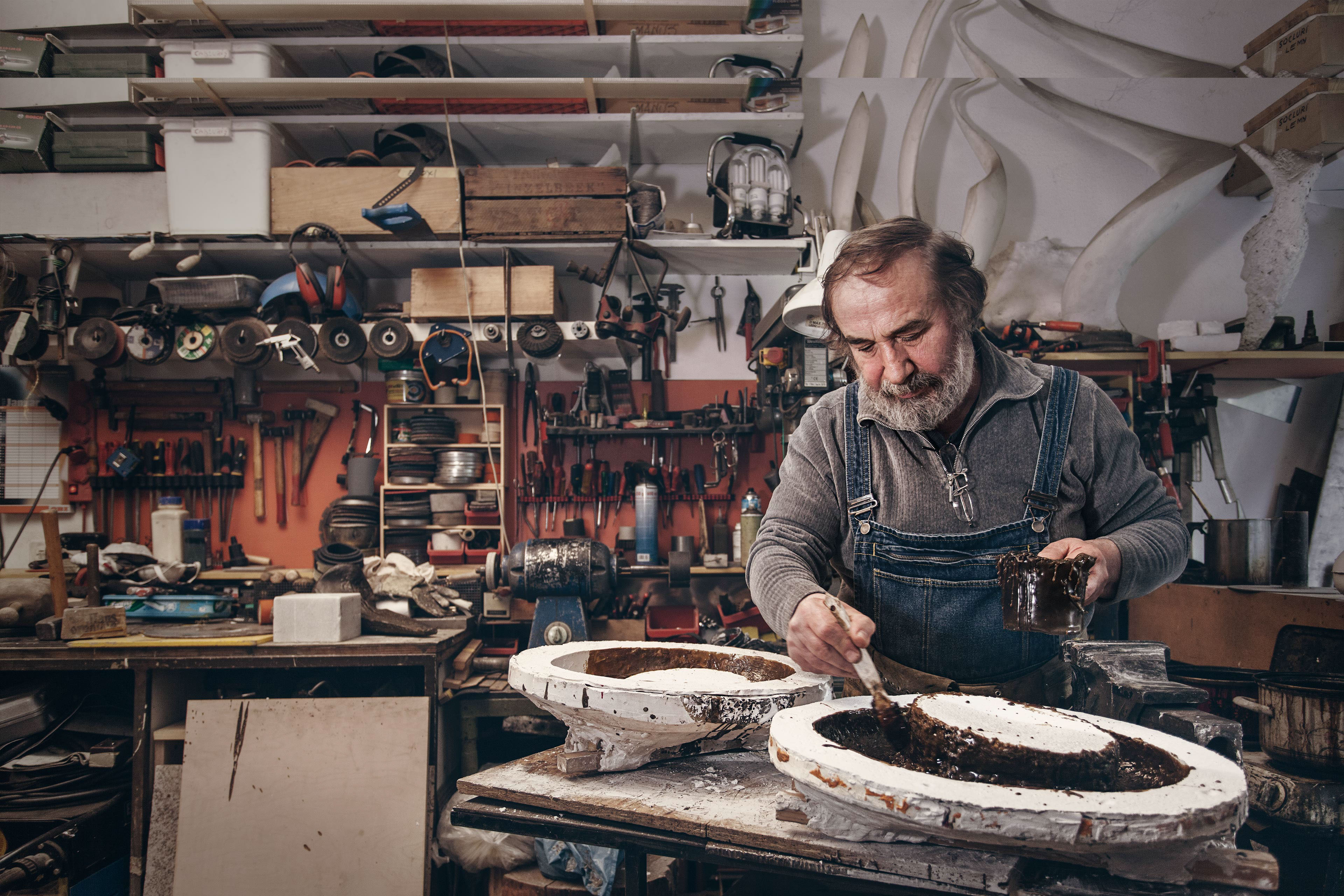 George Pavel in seinem Atelier
